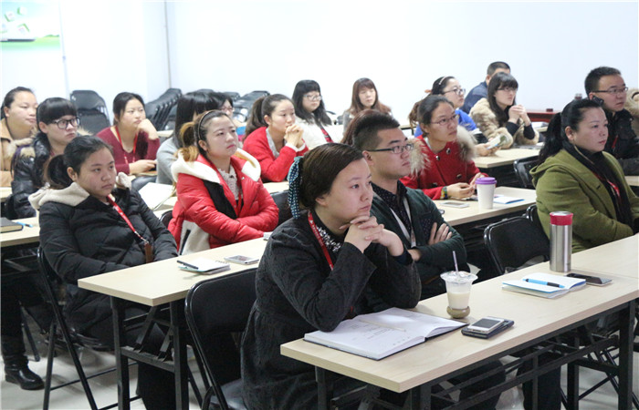 創(chuàng)新、分享、提高---記河南青峰2014年度總結(jié)會(huì)